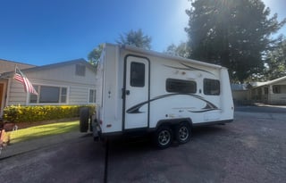 19ft Forest River Light weight and sleeps up to 7!