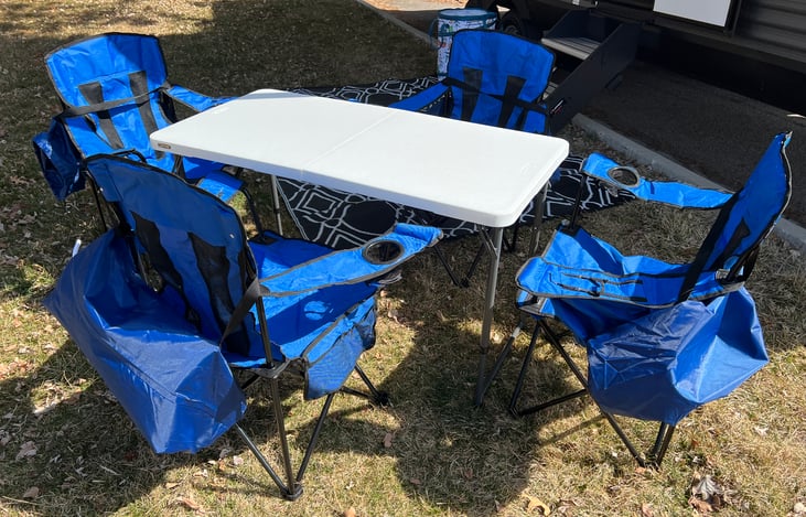 Table and chairs included!!