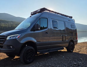 Winnebago Revel 44E