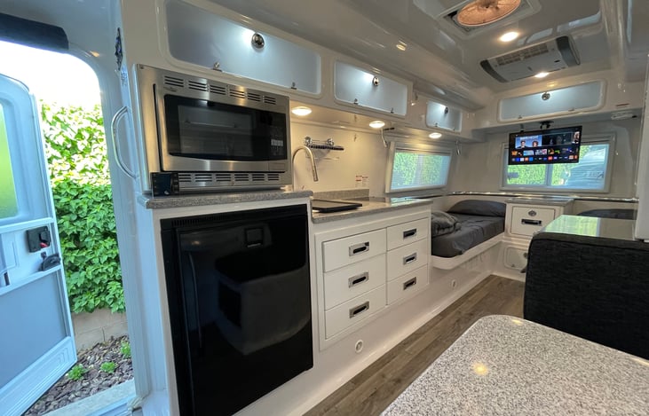 microwave/oven and fridge