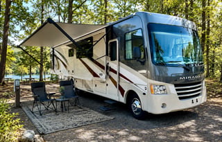 Spacious Coachmen Mirada – Perfect for Families!