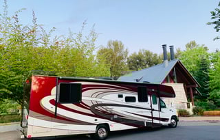 Lucy - Luxury RV for Your Stay in Camp Sherman