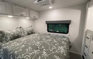 2022 EAST TO WEST Entrada 3100FB