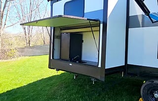 Fireside RV's FR Salem Platinum 31KQBTS Bunkhouse
