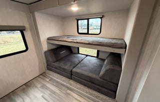 Family Adventure Camper – Apex 300BHS Bunkhouse RV