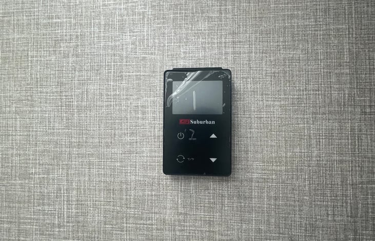 Thermostat to hot/cold water pump