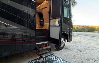 Bon-Bon - The Luxury Getaway RV