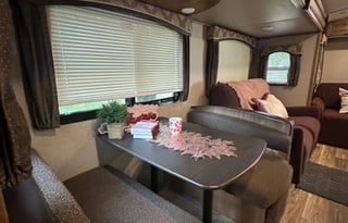 2018 Keystone RV Laredo - so much room!!!