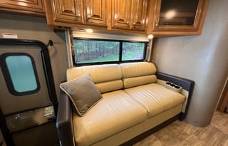 2016 Thor Motor Coach Palazzo 33.2