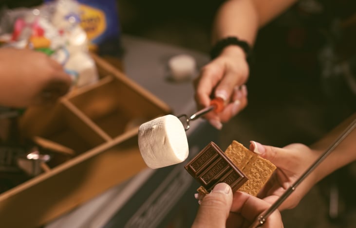 A campfire s’mores kit is available for an additional $18.88, including graham crackers, Hershey’s chocolate, marshmallows, and an extendable s’mores roasting stick—perfect for one night of cozy camp
