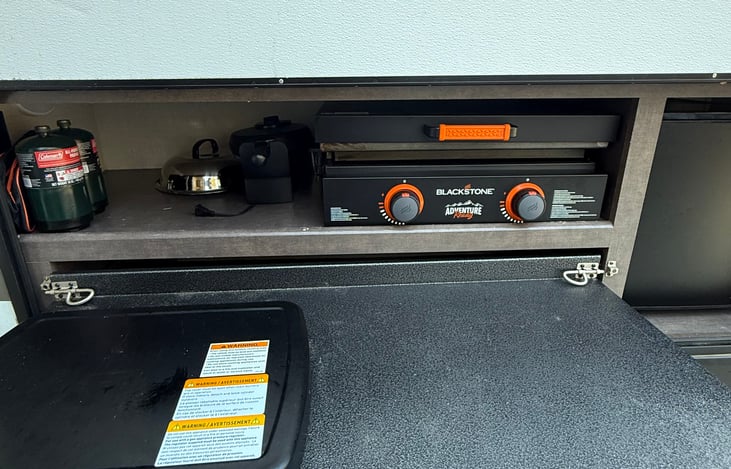 Outdoor Kitchen with Blackstone and 2-Burner Stovetop