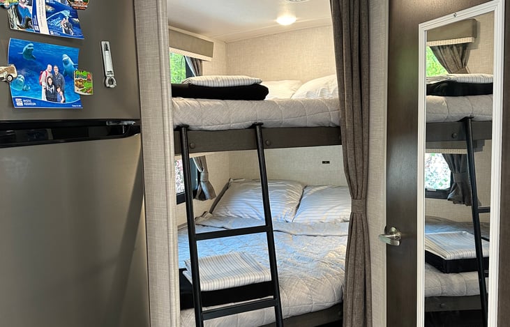 2 Twin Bunk Beds with bedding