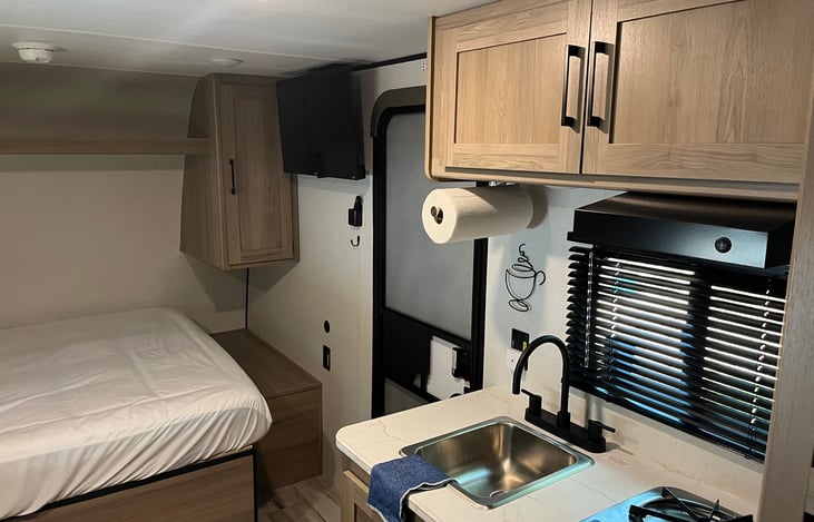 Stove hood & 32 “ TV