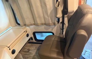 Epic Hurricane Escape Thor Motor Coach 34R Class A