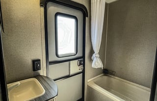 CL23- Family Comfort- Spacious with Full Amenities