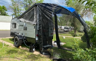 Cozy Lightweight Camper for Two!