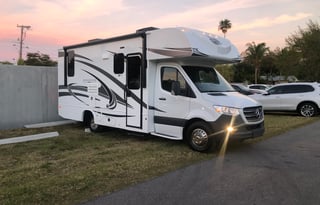 Easy to drive 2021 Jayco Melbourne 24L