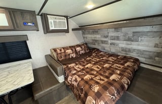 2021 Coleman 17B – Your Cozy Getaway on Wheels!