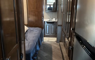 Fortis 33HB w/ Delivery, Sleeps 6-8