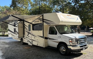 The Queen – Class C Bunkhouse, Sleeps 8