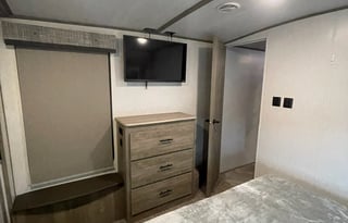 2 bedroom, 2 full baths, fifth wheel
