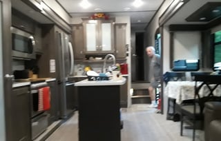 2020 Montana High Country 38' Glamper