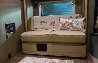 2013 Winnebago - VIA 25Q - Mercedes Diesel