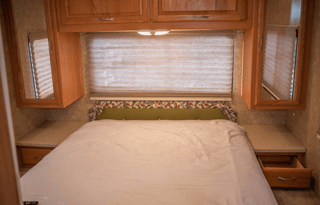 Spacious configuration, convenient desk, +Starlink