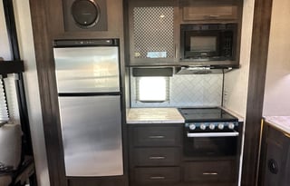 2022 Grand Design Momentum G-Class 25G