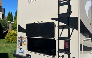 Family Fun-mobile -2021 Coachmen Leprechaun 319MB