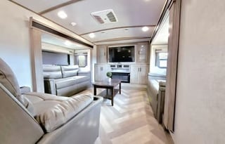 'Hilda' 2020 Wildwood Heritage Glen 378FL