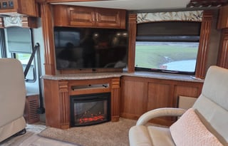 2018 Fleetwood Discovery LXE 44H Diesel TAG Axle