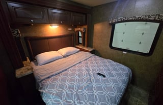 2014 Thor Motor Coach Miramar 32 1