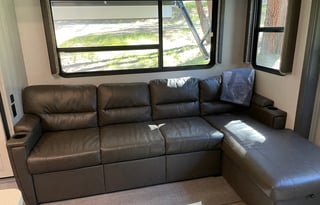 Don and Michelle’s 5th Wheel Rental