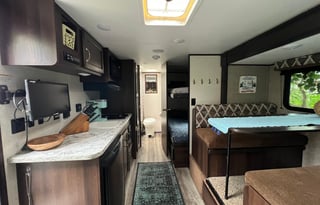 2018 Jay Flight - Queen bed 10” Serta Memory Foam