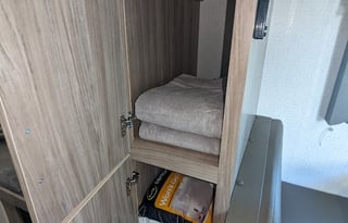 2025 ready- Winnebago - Fits 6, Tows Easy!