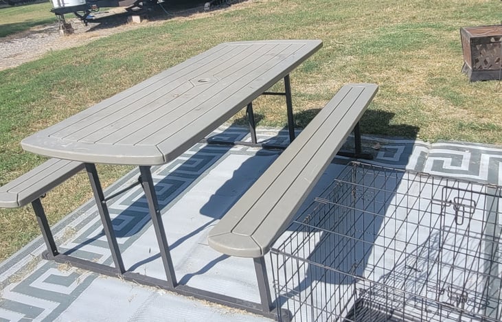 folding picknick bench included.