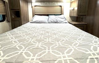 Luxury 2020 32' Coachman Freelander Bunk House