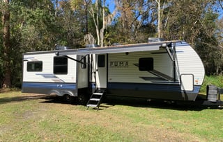 "Anzola" Private Bedroom -  Huge Living /Kitchen