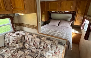 Fully Stocked Family Camper • Sleeps 7