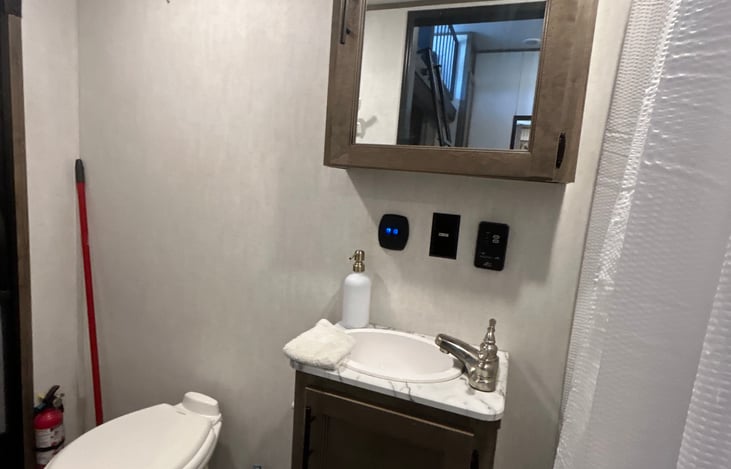 Rear Bathroom
Interior + Exterior Access
Shower + Tub
Starter Supplies of Toiletries and Towels