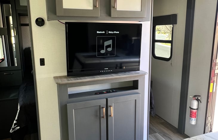 TV with Bluetooth for interior and exterior listening.