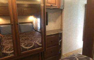 31' Spacious - 6 person RV for Children & Pets 8-)