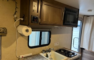 2017 KZ Escape Kid Approved Pet Friendly Lightweight Expandable RV Rental