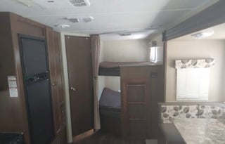 Pet & Family-Friendly 2015 Keystone Hideout 280LHS