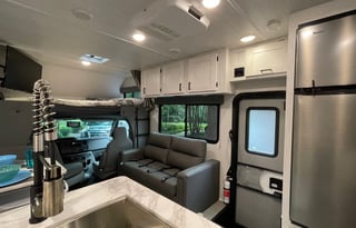 2022 EAST TO WEST Entrada 3100FB