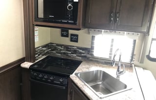 2018 Thor Four Winds 28Z