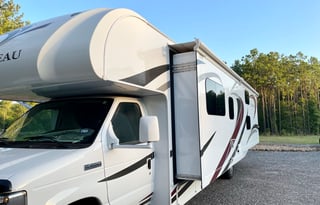 2016 Thor Motor Coach Chateau 31E Bunkhouse