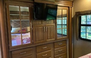 Kay-9 2016 Keystone RV Montana 3710 FL