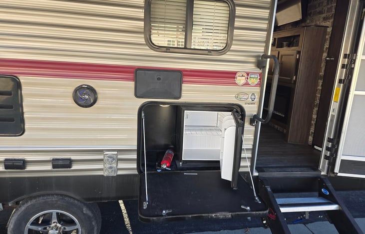 Small exterior Fridge for quick refreshments